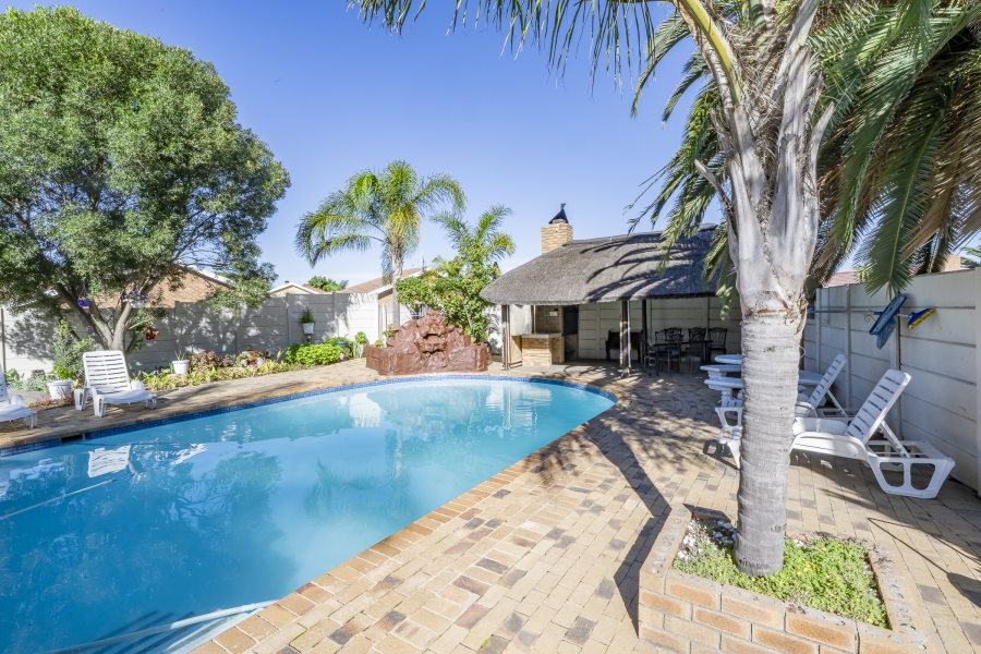 8 Bedroom Property for Sale in Brackenfell South Western Cape